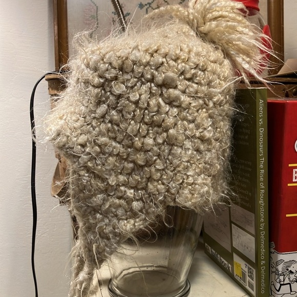 🌈 Fuzzy Pom Pom hat hand knit silk blend - Picture 5 of 8